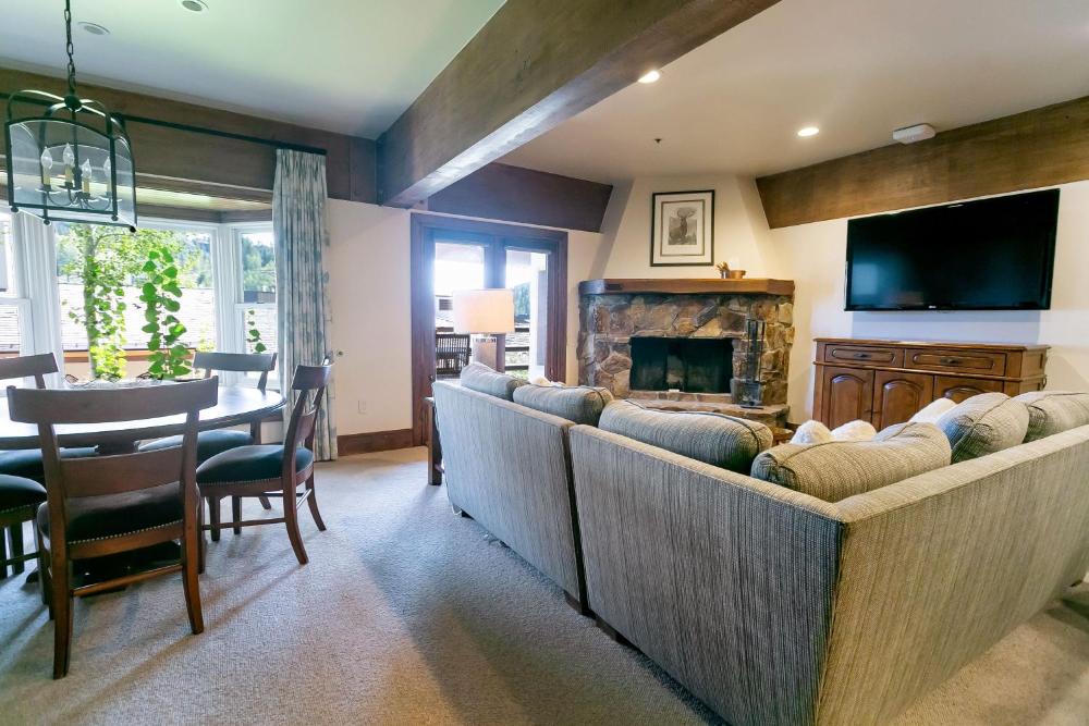 Luxury Four Bedroom Suite with Three Hot Tubs apartment hotel